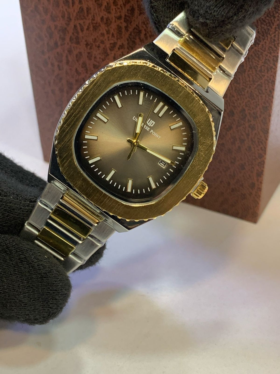 Universe Point dial line watch