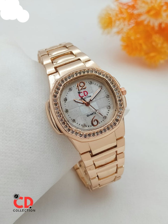 C.D WOMEN CHAIN WATCH