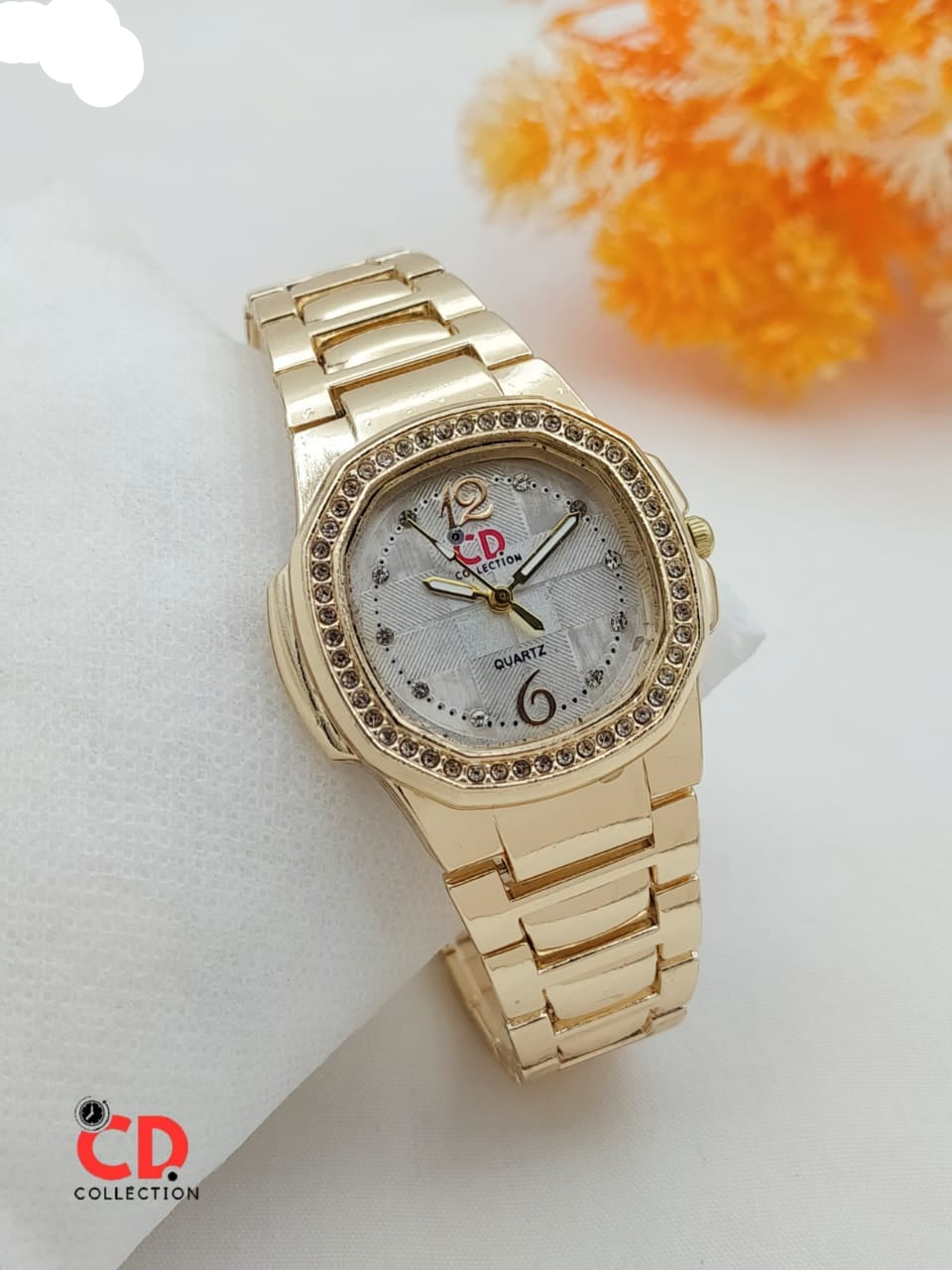 C.D WOMEN CHAIN WATCH