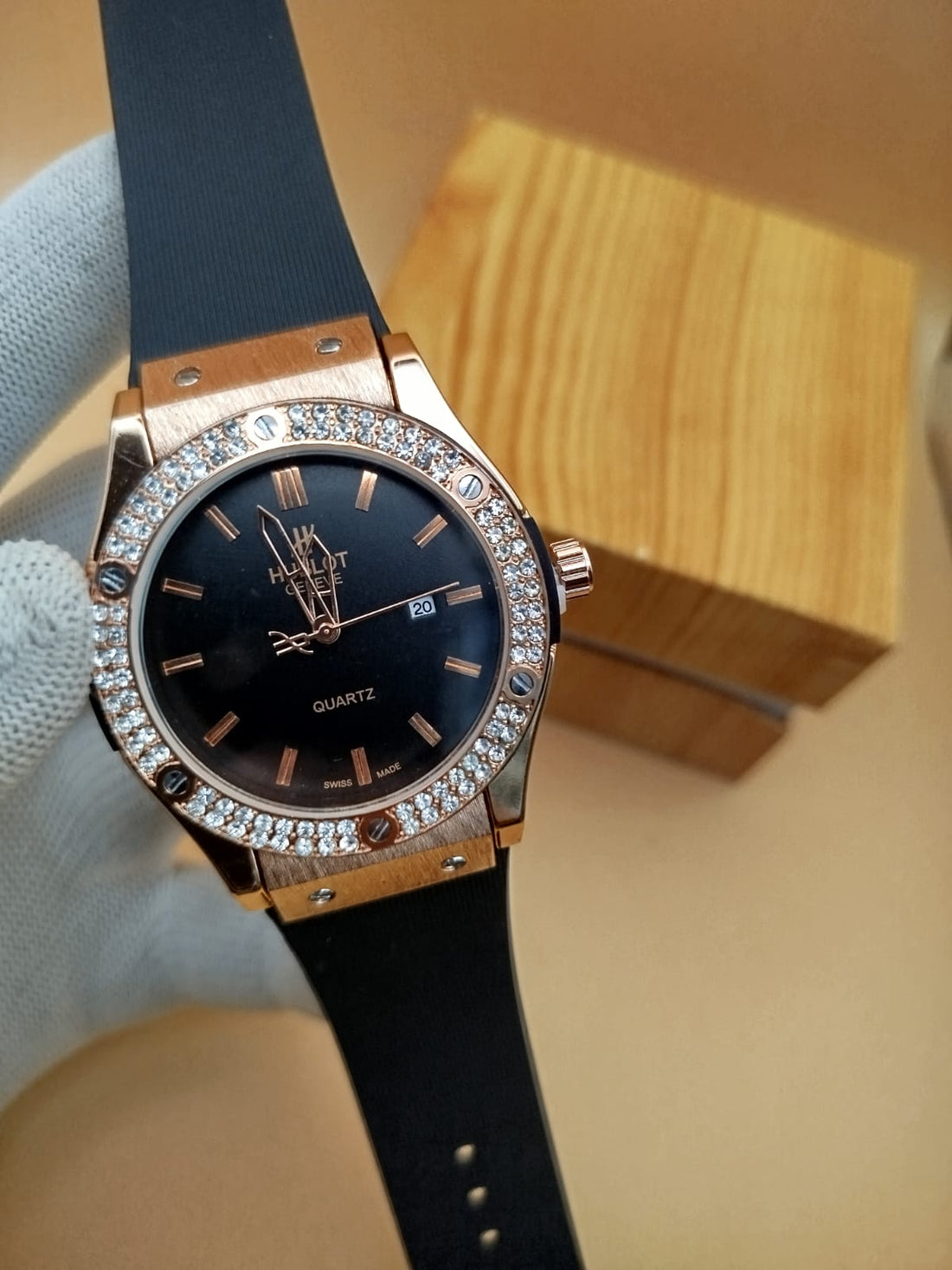 HUBLOT stone case mens rubber strapwatch