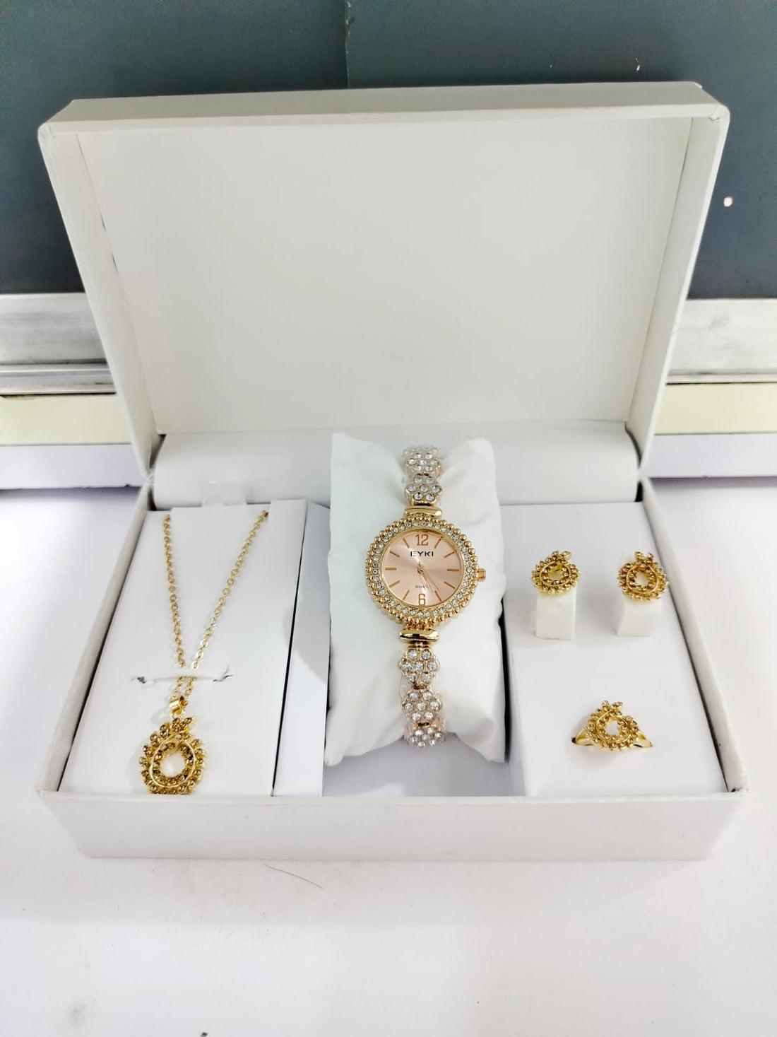 Eyki Ladies Jewellery  Watch + Locket Set