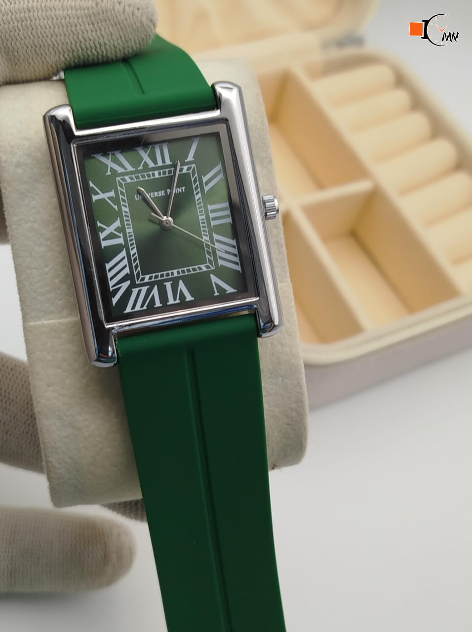 UNIVERSE POINT Silicone Strap Watch